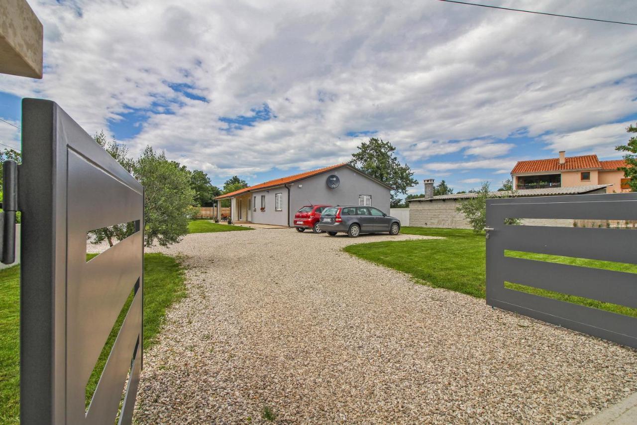 Natascha In Pamici - Haus Fuer 6 Personen Villa Žminj Екстериор снимка