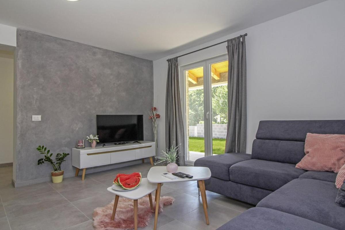Natascha In Pamici - Haus Fuer 6 Personen Villa Žminj Екстериор снимка