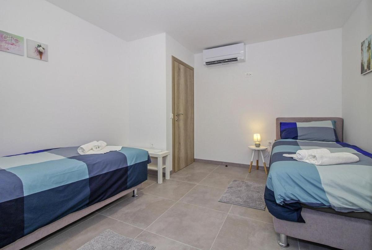 Natascha In Pamici - Haus Fuer 6 Personen Villa Žminj Екстериор снимка