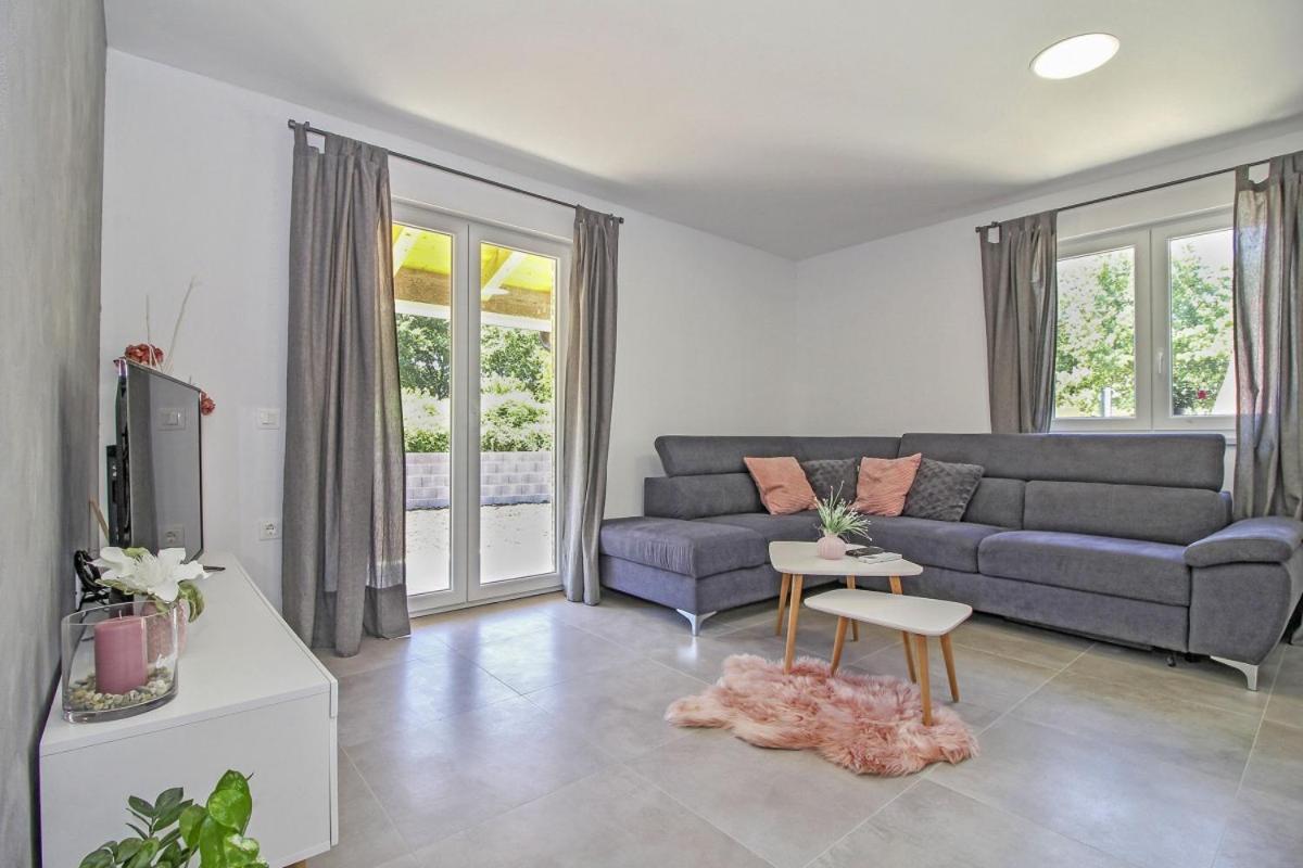 Natascha In Pamici - Haus Fuer 6 Personen Villa Žminj Екстериор снимка