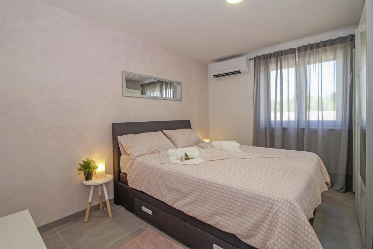 Natascha In Pamici - Haus Fuer 6 Personen Villa Žminj Екстериор снимка