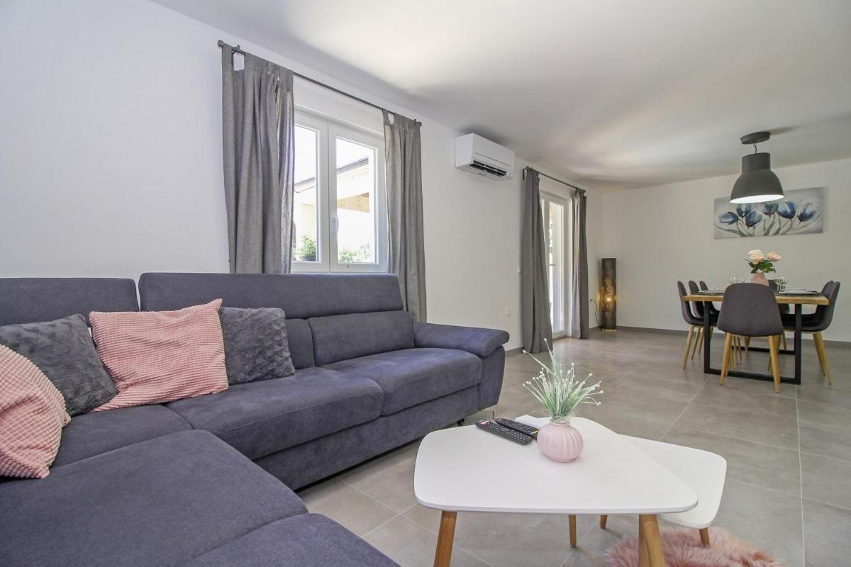 Natascha In Pamici - Haus Fuer 6 Personen Villa Žminj Екстериор снимка